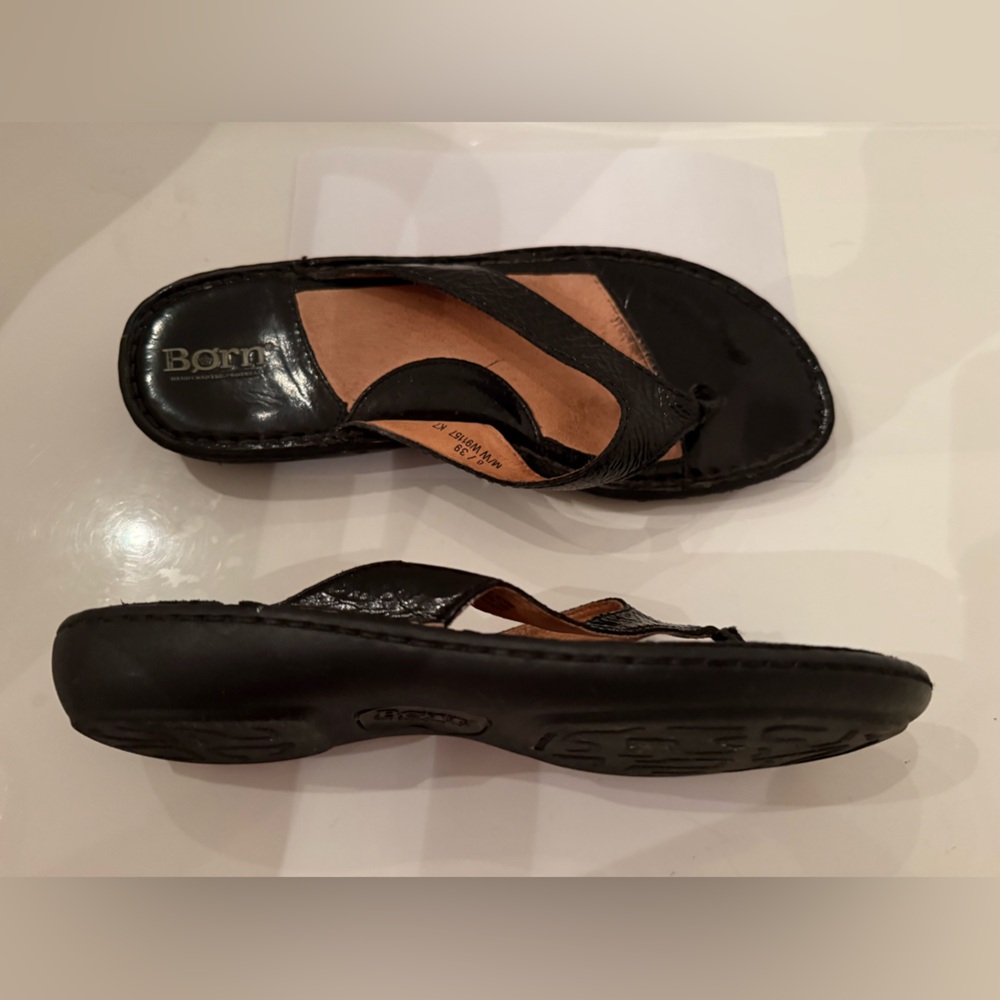 Born 8 Women's Black Patent Leather Thong Sandals